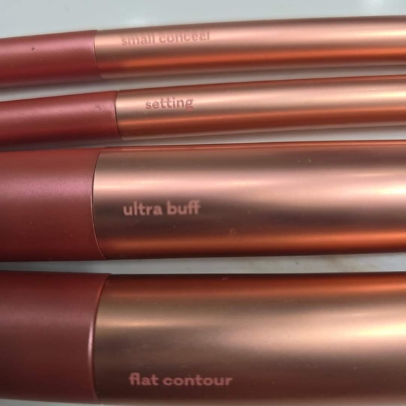 Real Techniques Makeup Brushes - Picture 2 of 2